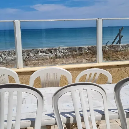 Relais Des Iles Marcouf بيت للعطل